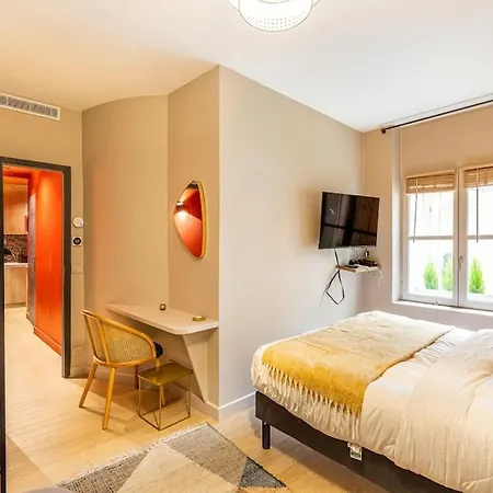 Апартаменты Lovely In The Heart Of Париж
